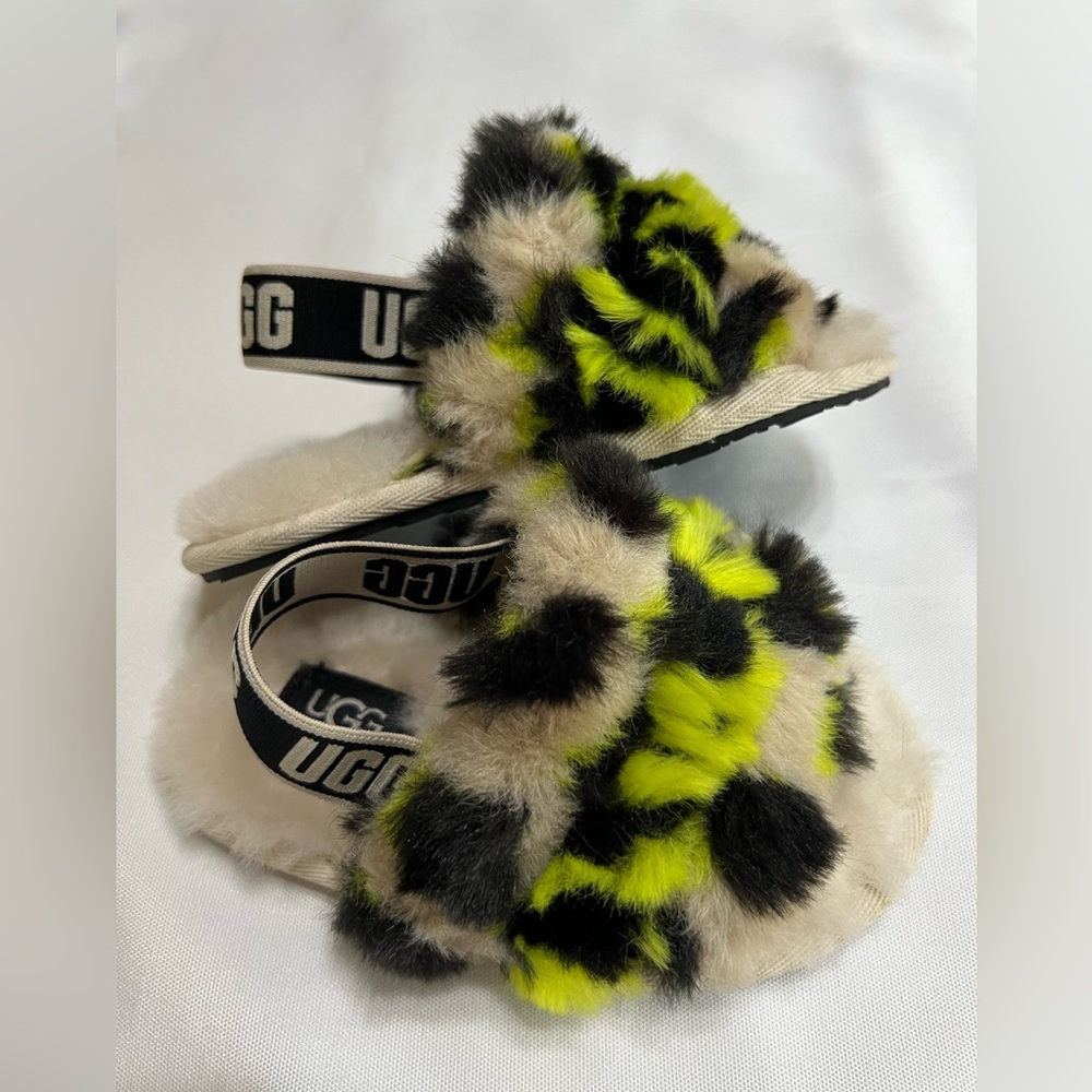 UGG Fuzzy Leopard Print Baby Shoes - Picture 3 of 9